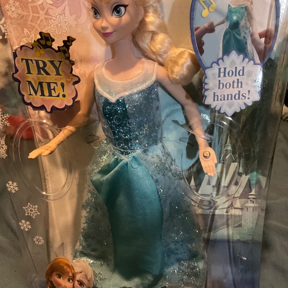 DISNEYs FROZEN QUEEN ELSA SINGING DOLL DAMAGED CARDBOARD .sale - Picture 5 of 10